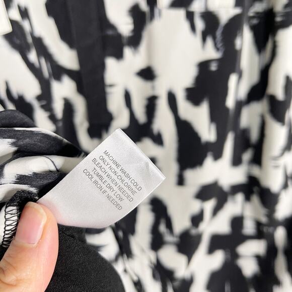 Daniel Rainn Medium M Black White Abstract Long Sleeve Printed Blouse VNeck - Picture 8 of 8